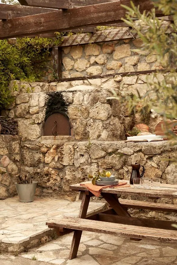 Sui Generis Villa Pesádha